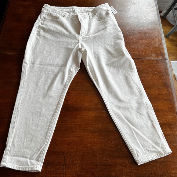 Old Navy High Rise Curvy OG Straight White Jeans, Size 16 - Picture 1 of 6
